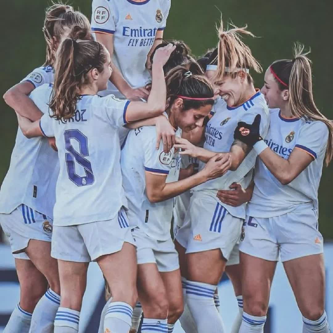 Post by Felana Anniah: Foot ball féminine ❤️❤️ @fekermame42 @ocampoubas123 @lokinario18 @qajiibu @hussenkassareta @bexpapi24 @toma12...
