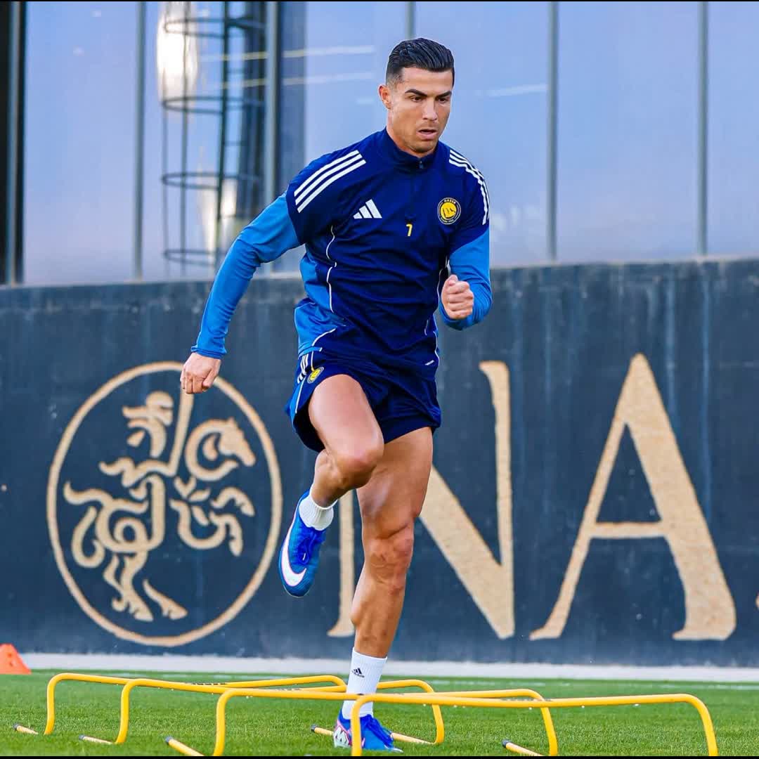 Post by balamiracle24 Miracle: Cr7 wishes you guys happy New month world 🌍 # #fyp #viral #buzzer #football #sports #buzzer_fan_official #Daily