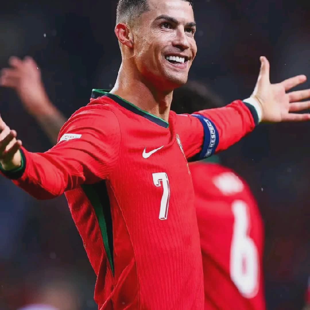 Post by Favour Jacobson: Cristiano Ronaldo’s 𝒓𝒆𝒄𝒐𝒓𝒅𝒔: 🎖️ All-time top scorer 🎖️ UEFA Champions League top scorer 🎖️ UEFA Euro top...