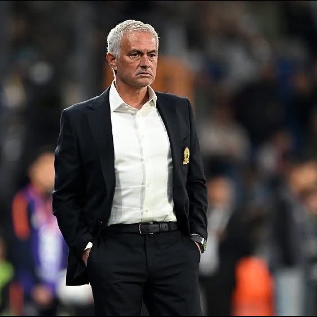 Post by narmin Ali: 🚨🚨🚨 BREAKING - AS | — José Mourinho has offered his services to Real Madrid.