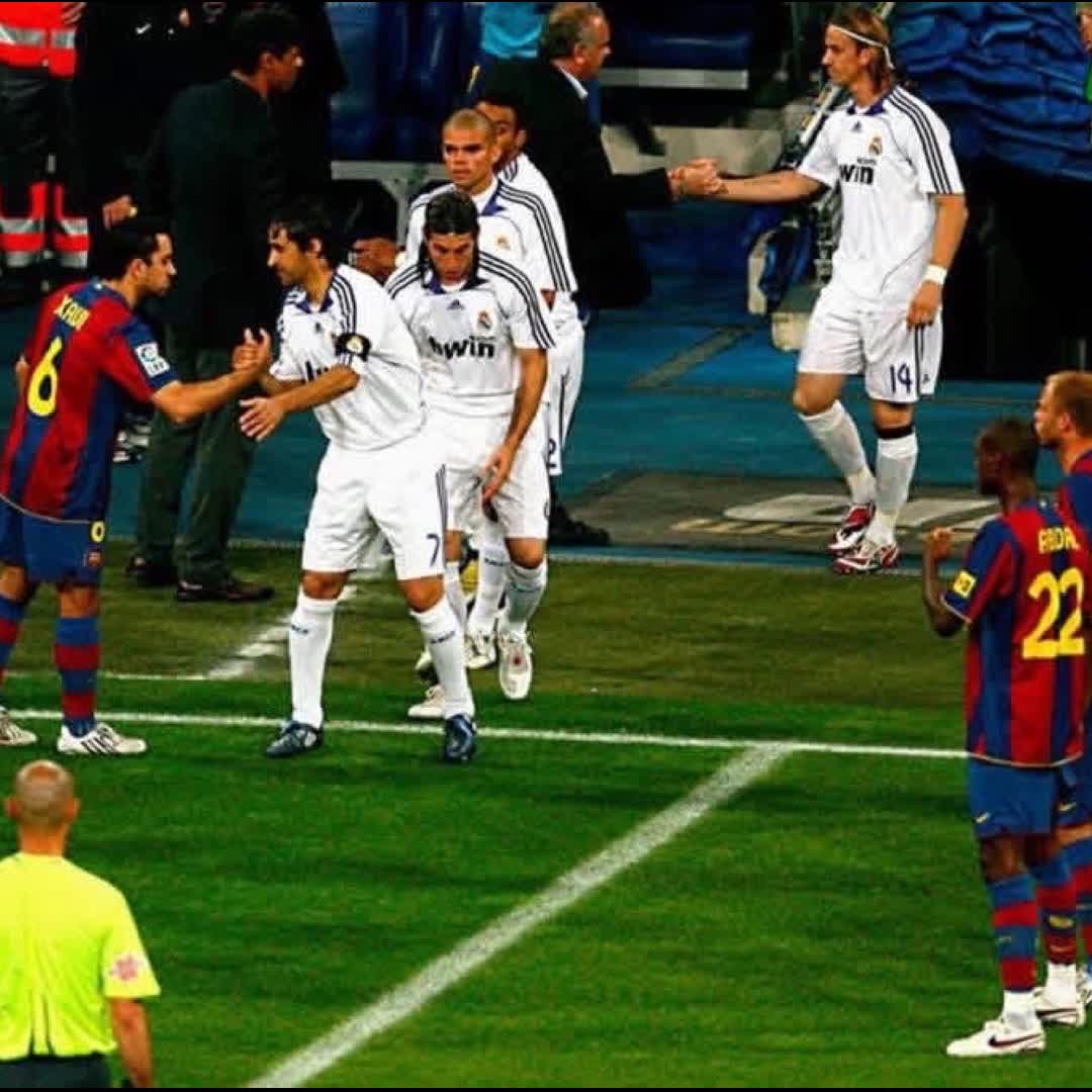 Post by narmin Ali: Historically, one team before the other broke the guard of honor rule, ending this tradition in El Clásico matches...