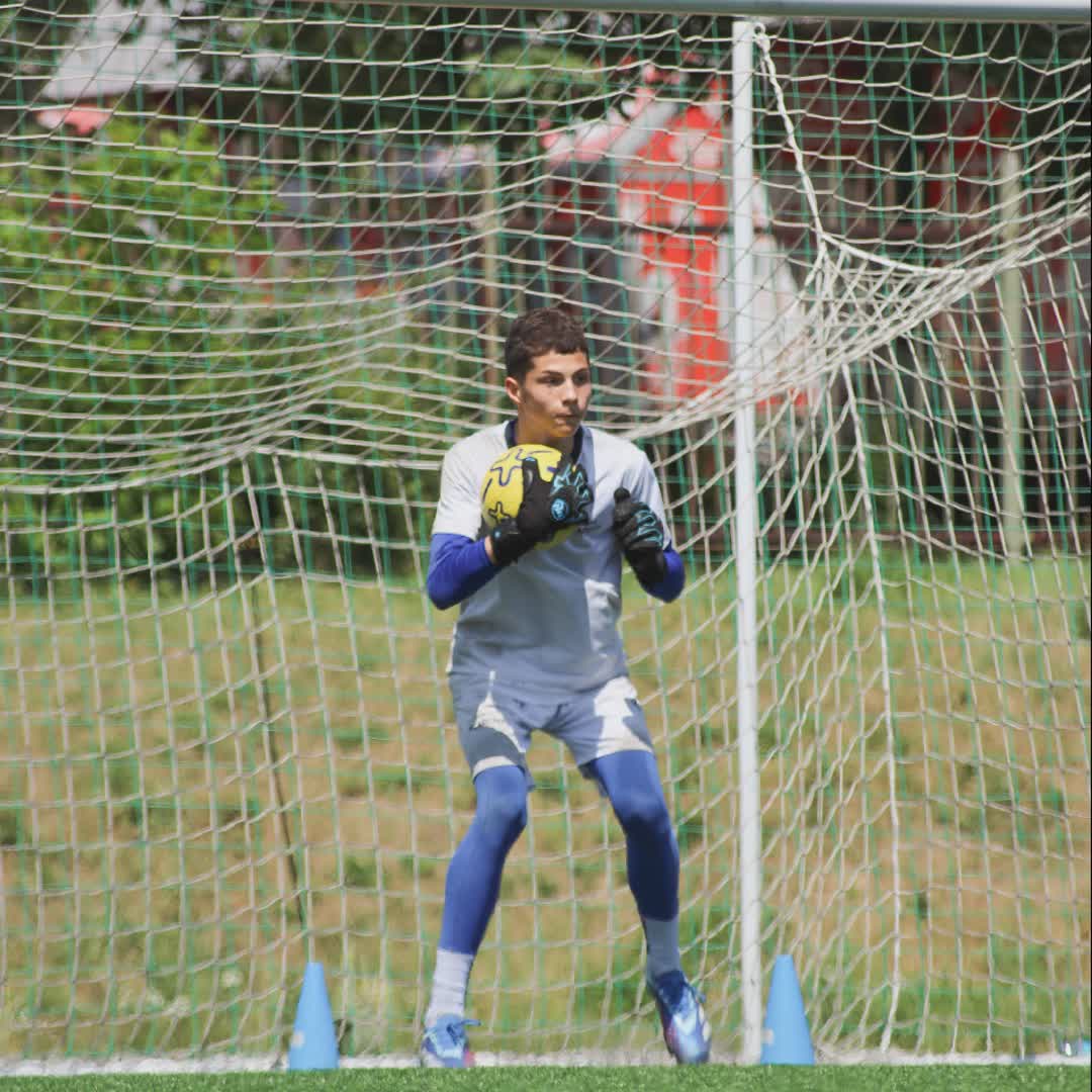 Post by Asmir Begovic Goalkeeper Academy: Fokus, mir i reakcija u pravom trenutku. #buzzer #fyp #Daily #viral #sports #football #Goalkeeper #ABGKAcademy