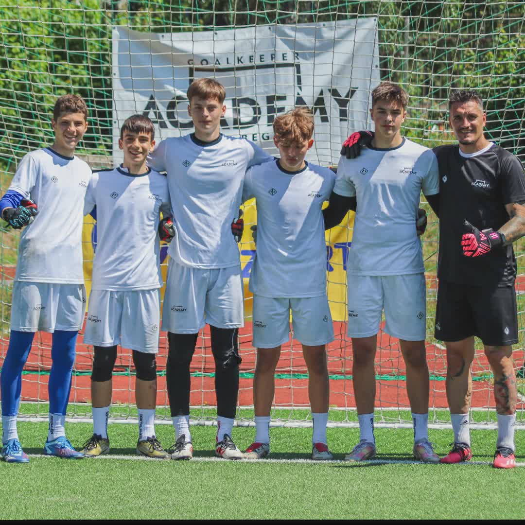 Post by Asmir Begovic Goalkeeper Academy: Goalkeepers 🧤 @davudkuldija859 @_samyy_ @ibrohodzic1 #buzzer #Daily #fyp #sports #buzzer_fan_official #football...