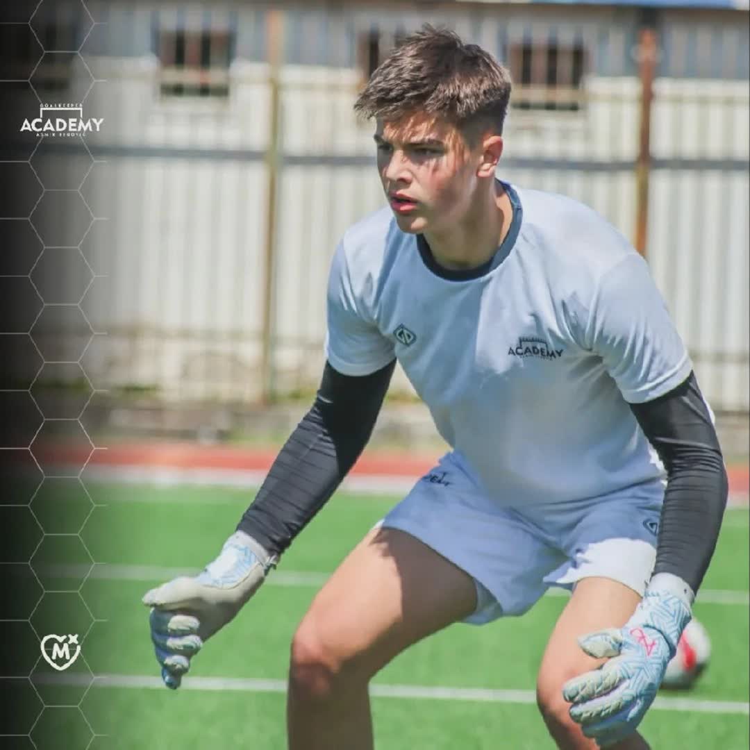 Post by Asmir Begovic Goalkeeper Academy: Focused and ready to protect the goal – every save counts! 🧤⚽ #buzzer #sports #football #soccer #Goalkeeper