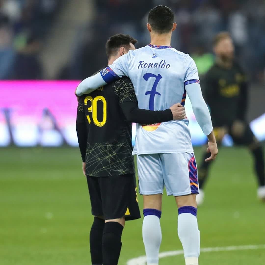 Post by Ana M: Messi and ronaldo 😭😍😪 #buzzer #viral #fyp #Daily #sports #buzzer_fan_official #football #soccer #Game #trending