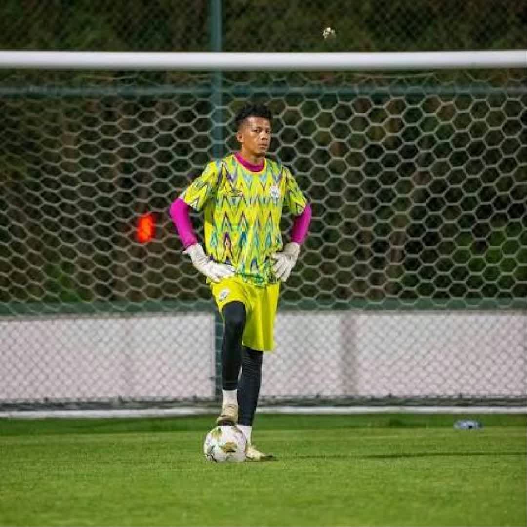 Post by . FOOTBALL TREND: 🎁❤️ #buzzer #viral #fyp