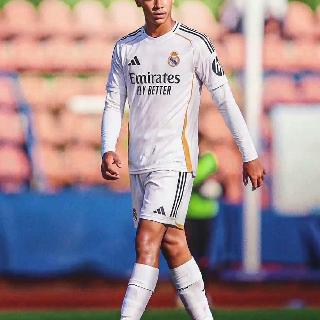 Post by Abubakar Haruna: Cristiano Jr. is only 15 years old, but he already stands out for his impressive physical attributes compared to...