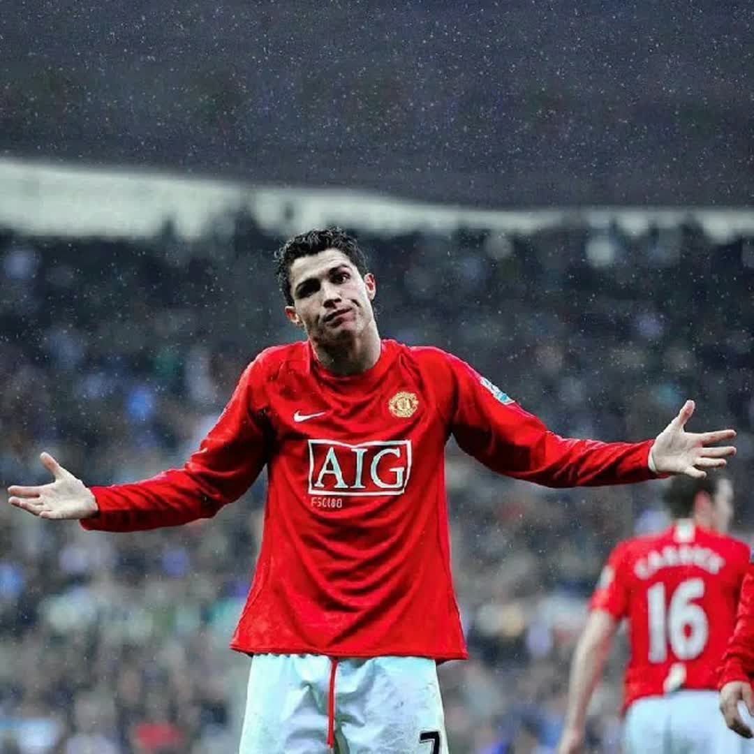 Post by thrivelife12 °: Ronaldobestplayerinthe world 🌎 #cristianoronaldo #sport #funnyvideos #ManchesterUnited #footballedit...