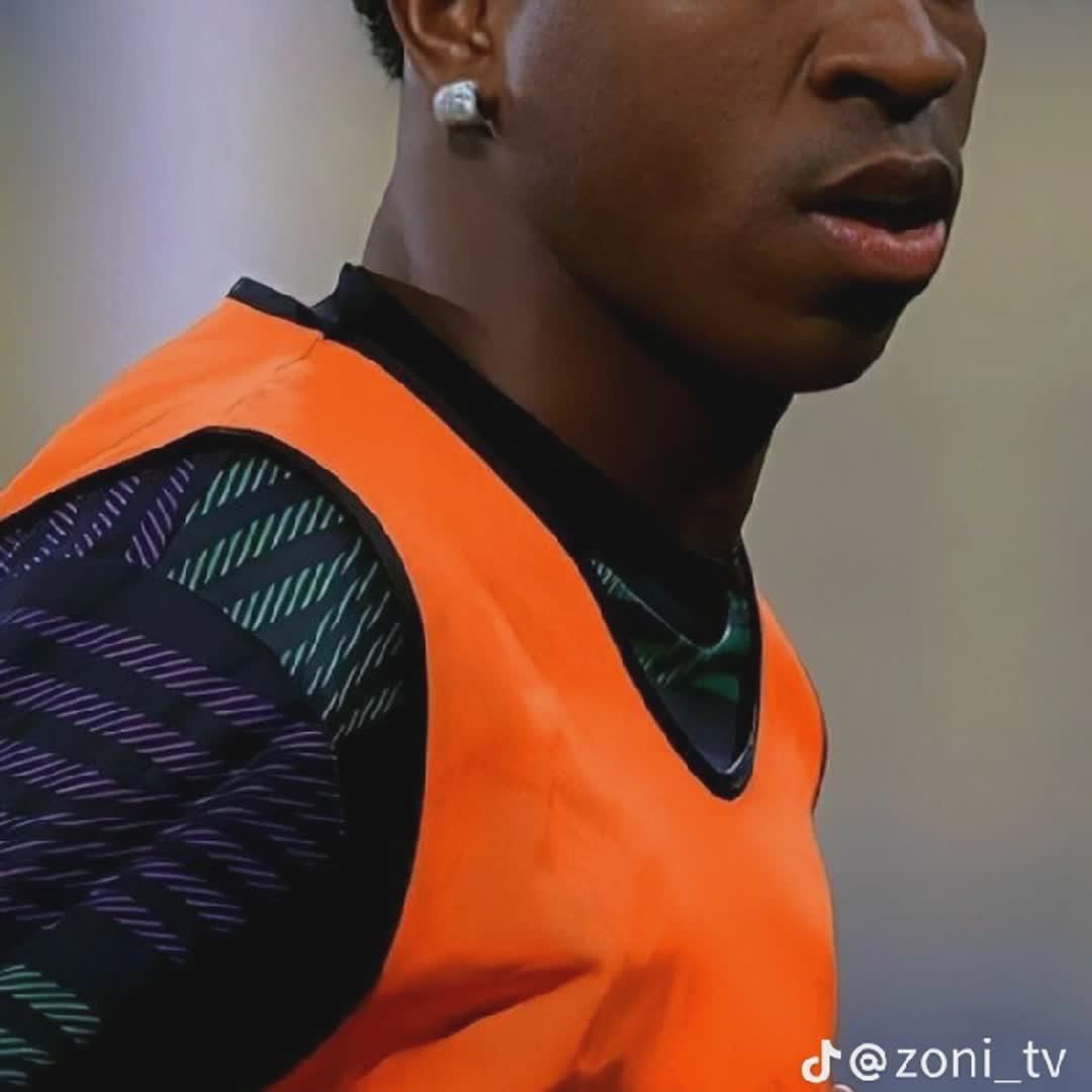 Post by Abdulwahab Ahmad: ⚽️🏐🎱🏐⚽️🎱 @ibironkeadebayo087aronky @lamborghini @haijkhan335 @dumbusulane10 @robin90d @abby #buzzer #sports...