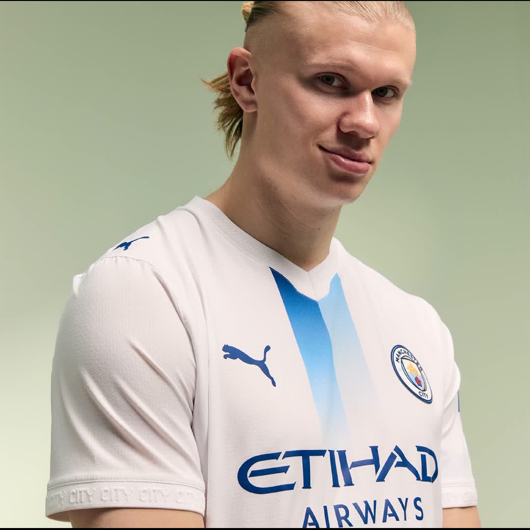 Post by Salvin Mamba: Haaland in new man city third jersey 🩵⚪ @mmaforlife @sofianedjema @generationz #buzzer #Daily #sports #football...