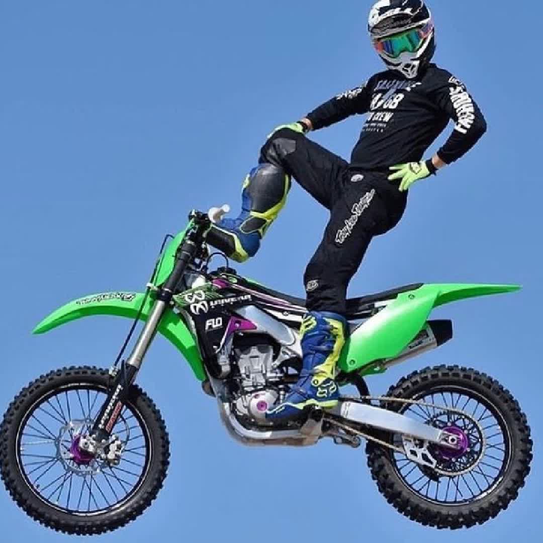 Post by Geyse Ferreira: Motorcycle sport @martakonnen206 @liulegetnite @melke12 @rothchild @feridahmed @mohammedbuzz @zekaryasekajela...