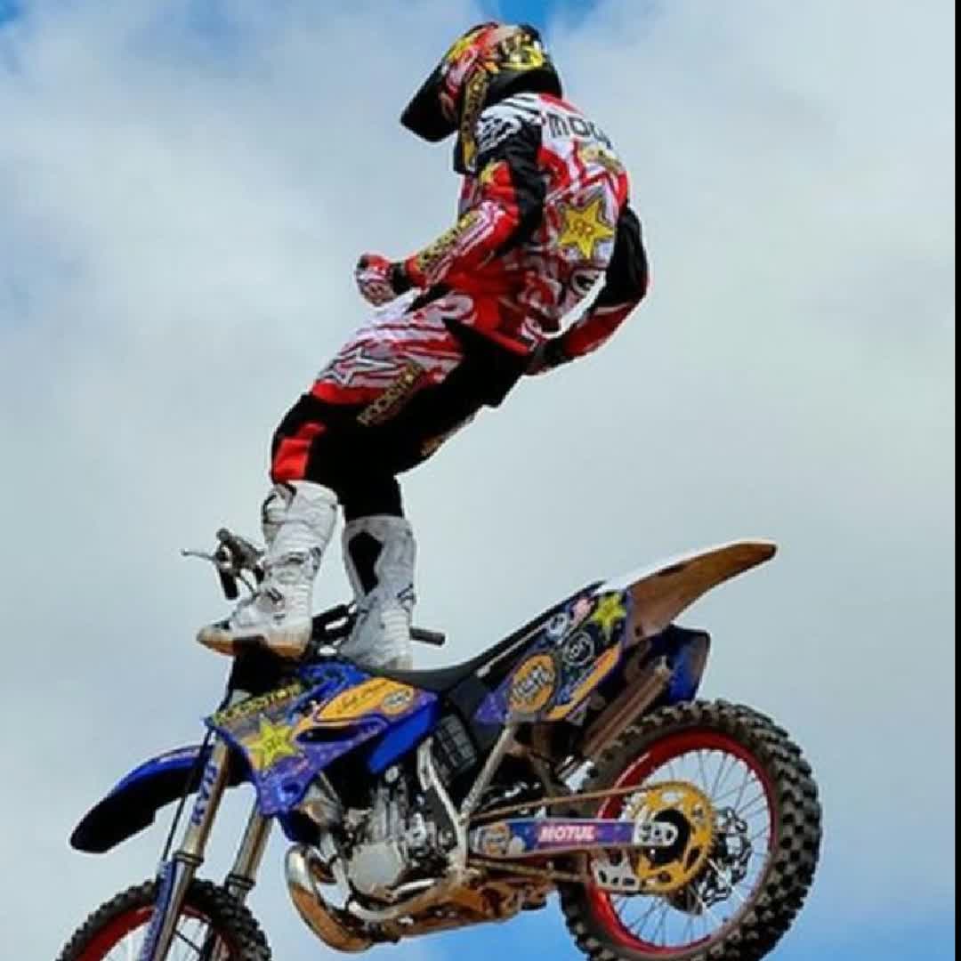 Post by Geyse Ferreira: motorcycle sport @martakonnen206 @liulegetnite @melke12 @rothchild @feridahmed @mohammedbuzz @zekaryasekajela...