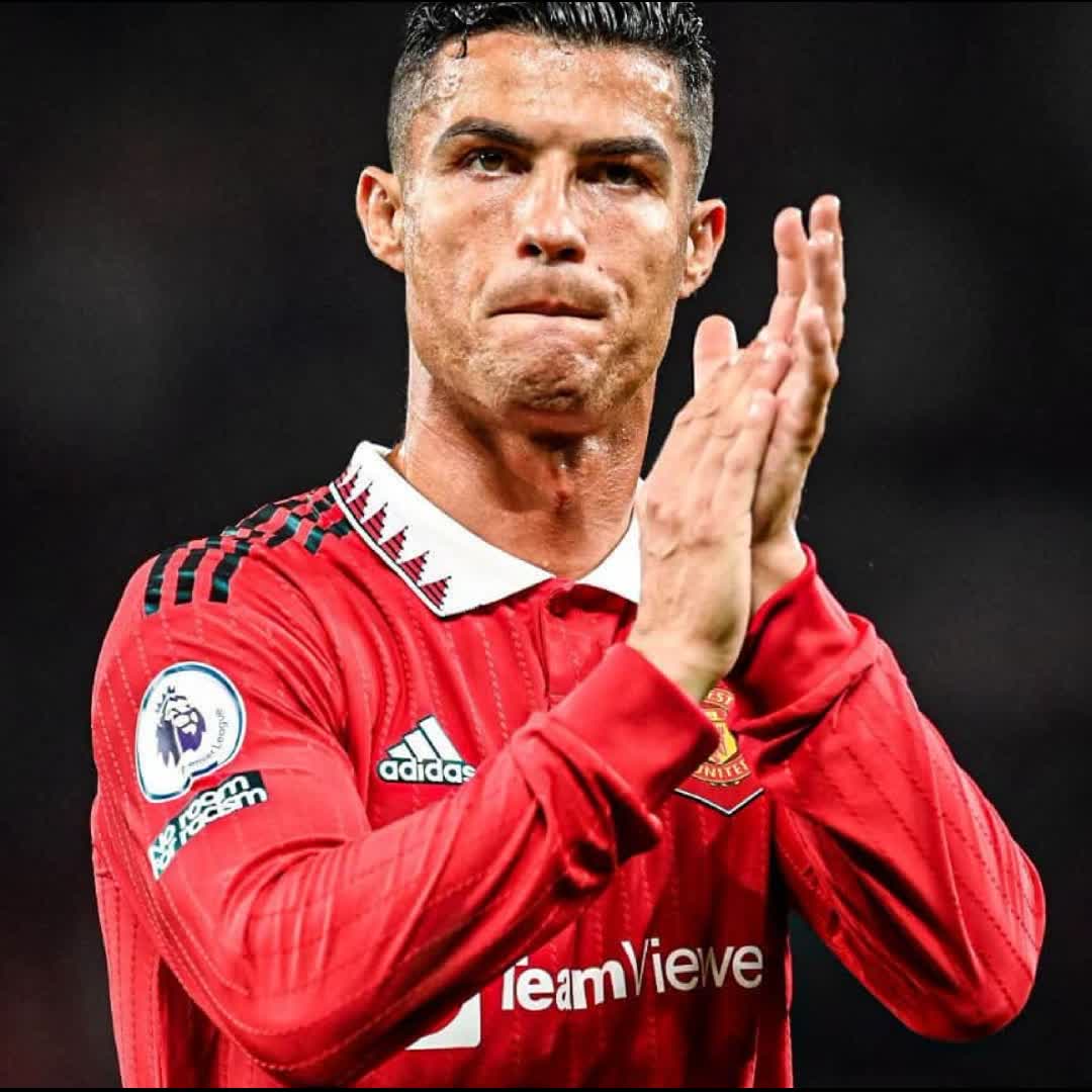 Post by Emmanuel Eze: 🏆Player with the most Premier League Player of the Month awards 🏆Player with the most Manchester United Player of...