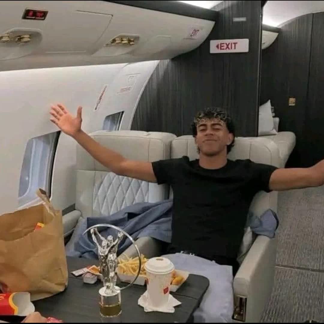 Post by Pizz Michael: Lamine Yamal has booked a PRIVATE JET to take his family and friends to the Ballon d'Or ceremony in London. The...