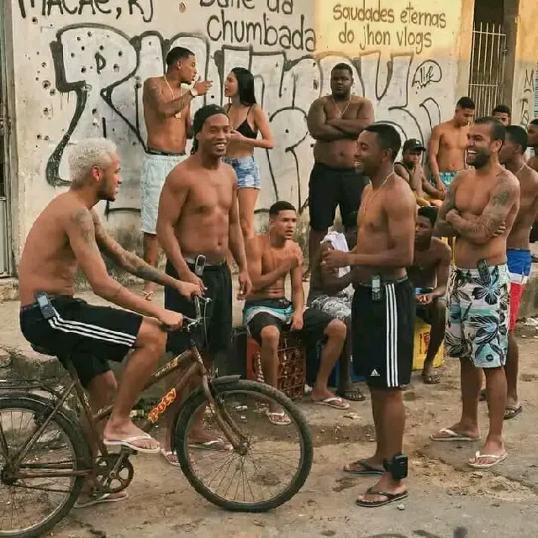 Post by Peter Afolabi: 🥳🥳🥳🥳🥳Brazilian football legends enjoying life in Rio de Janeiro streets"🫶🫶🫶🫶