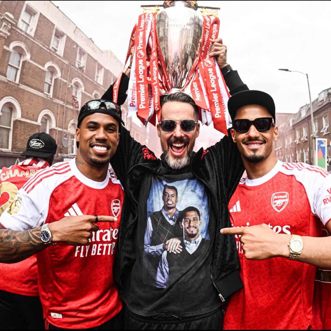 Post by ashumarley W: Bigest parade in premiere league history.🍾🏆👏