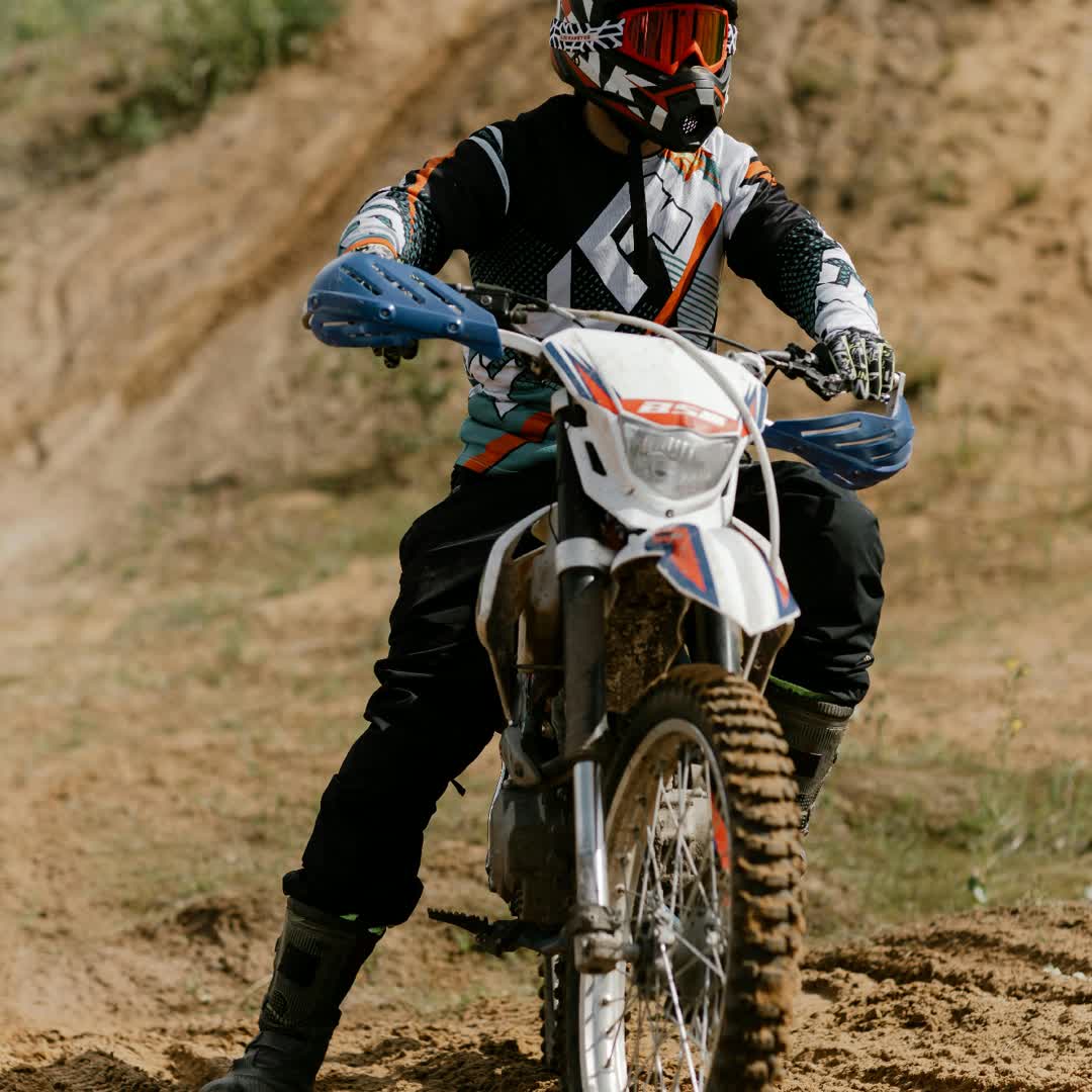 Post by EXTREME GRAVITY: #buzzer #viral #fyp #sports #Extreme #adrenaline #Gravity #jump #bike #pitbike #enduro #motorsport #motodrift...