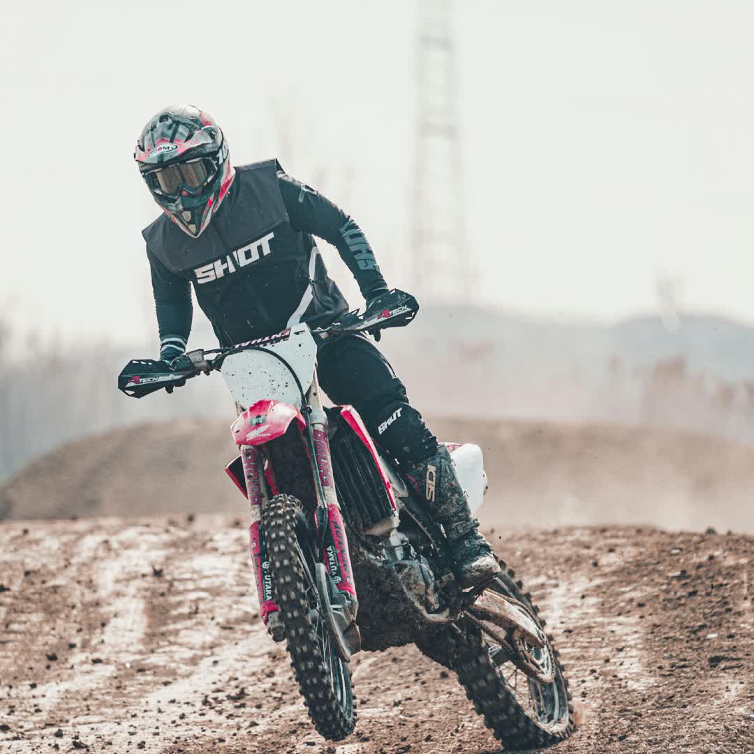 Post by EXTREME GRAVITY: #buzzer #viral #fyp #sports #Extreme #adrenaline #Gravity #jump #bike #pitbike #enduro #motorsport #motodrift...