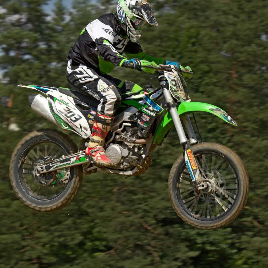Post by EXTREME GRAVITY: #buzzer #viral #fyp #sports #Extreme #adrenaline #Gravity #jump #bike #pitbike #enduro #motorsport #motodrift...