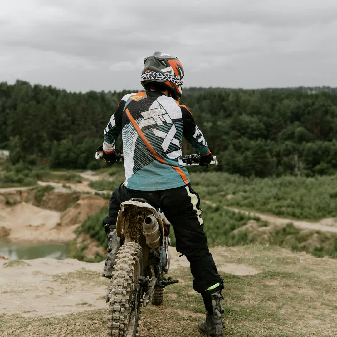 Post by EXTREME GRAVITY: #buzzer #viral #fyp #sports #Extreme #adrenaline #Gravity #jump #bike #pitbike #enduro #motorsport #motodrift...