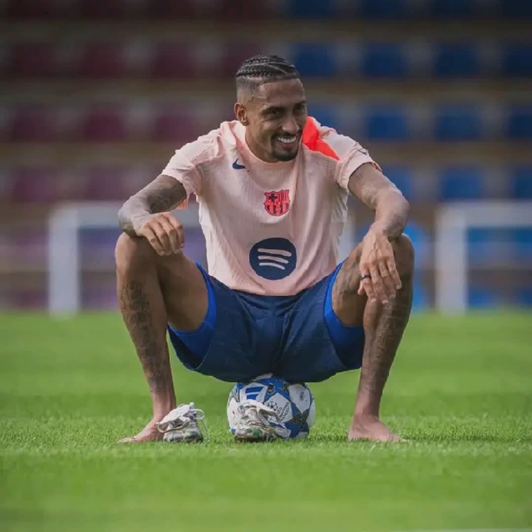 Post by Abdulmalik Mohammed: 🚨 𝐁𝐑𝐄𝐀𝐊𝐈𝐍𝐆: There is OPTIMISM that Raphinha will be able to play in the Clásico after the tests today, but...