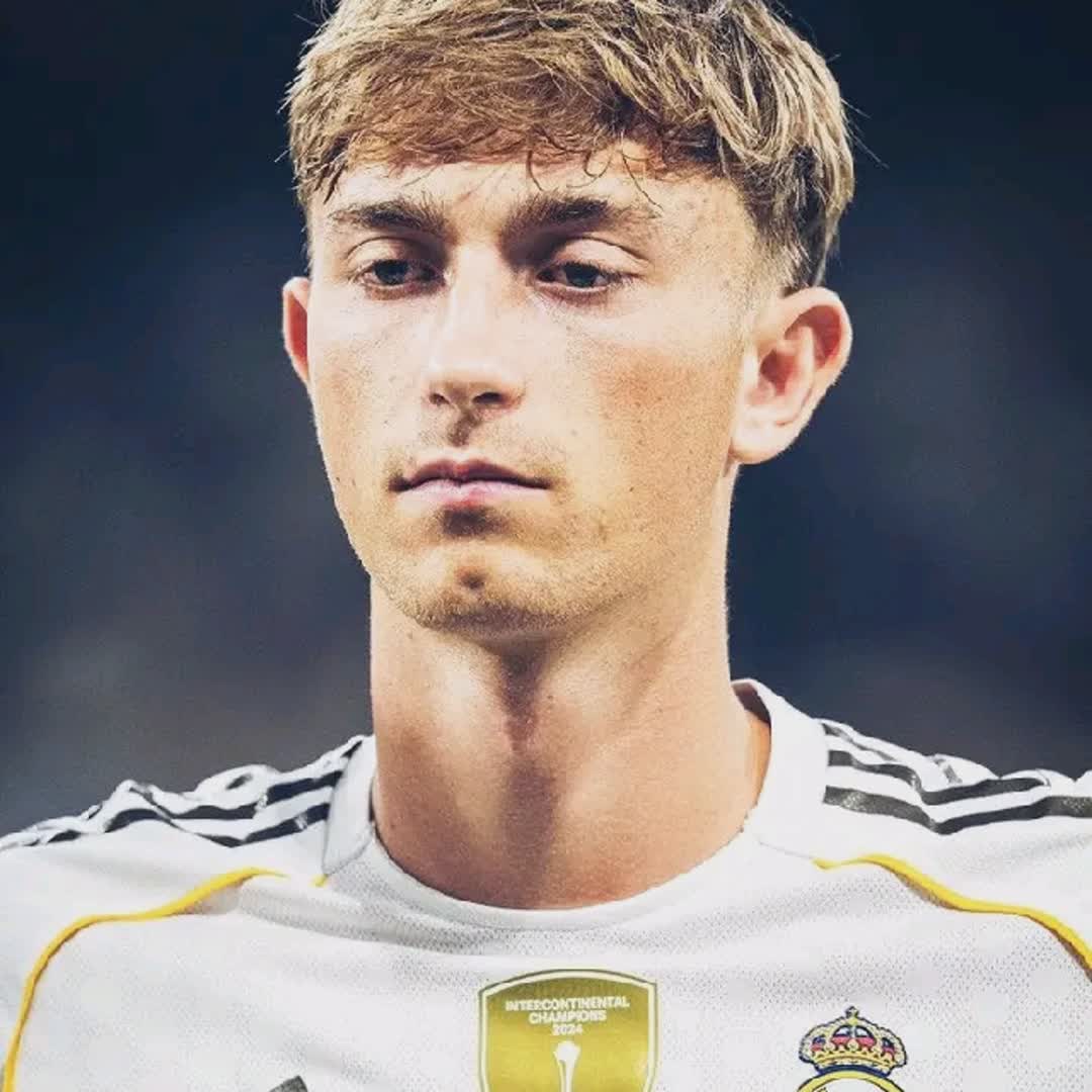 Post by Abdulmalik Mohammed: 🤍🌟 No center-back has more 𝐀𝐂𝐂𝐔𝐑𝐀𝐓𝐄 𝐏𝐀𝐒𝐒𝐄𝐒 𝐓𝐎 𝐅𝐈𝐍𝐀𝐋 𝐓𝐇𝐈𝐑𝐃 𝐏/𝟗𝟎 in the Top-7 Leagues...