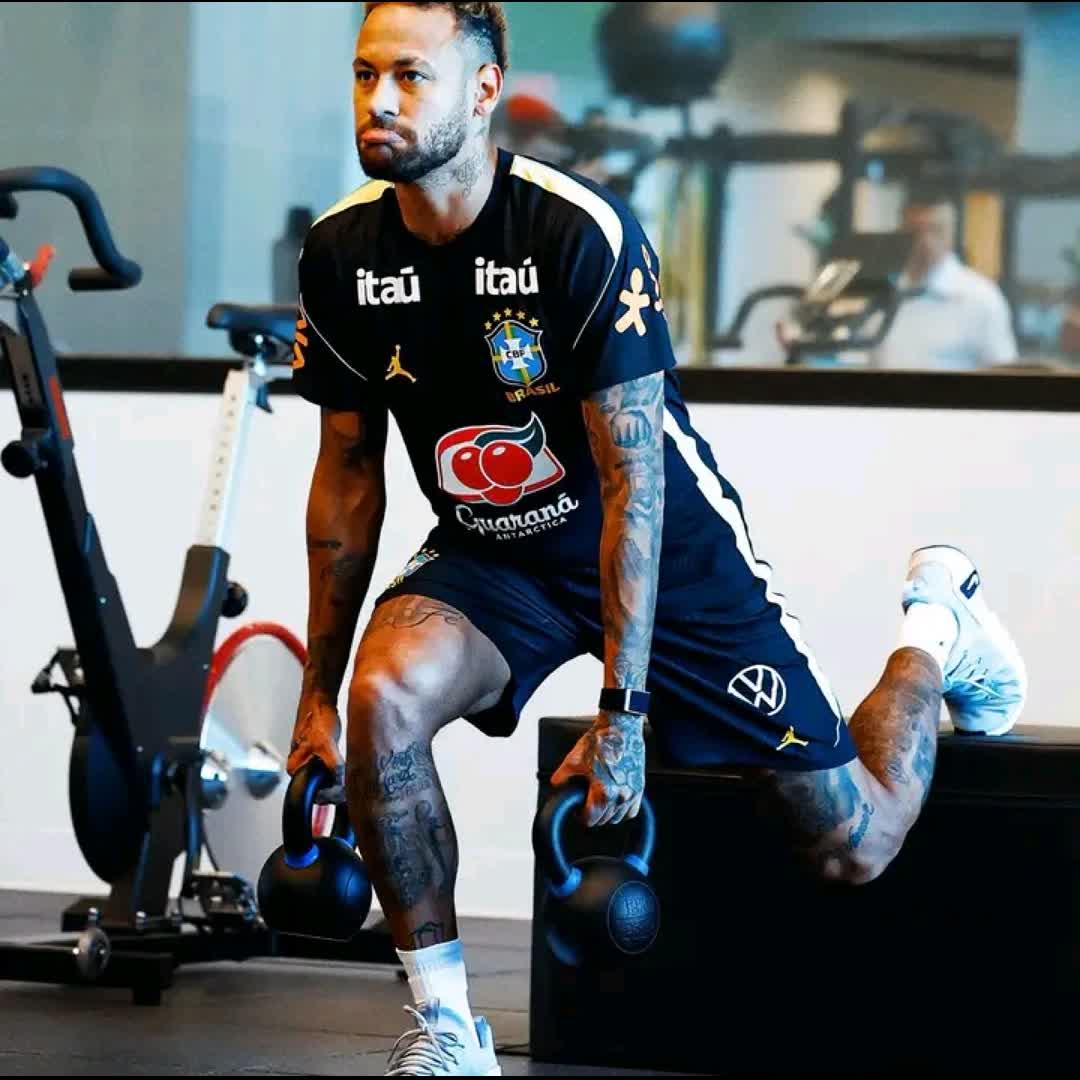 Post by tiginlaa Nyavoro: Neymar 𝐠𝐞𝐭𝐭𝐢𝐧𝐠 𝐫𝐞𝐚𝐝𝐲 for the World Cup… 💪🇧🇷 @eyunat19 @bluenews @kalyass @dasha10 @senasa #buzzer...
