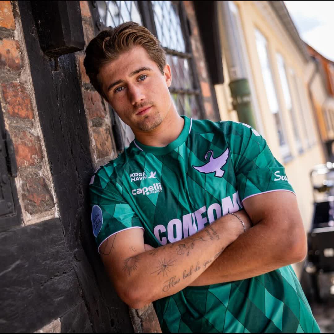 Post by Capelli Sport Europe: ◼️◼️◼️◼️ Always visible on the field - The 2026/26 HB Køge Goalkeeper Jersey