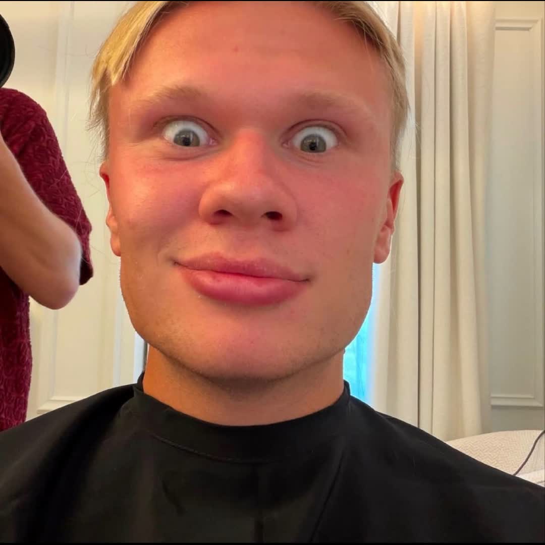 Post by Grant Asiboje: 🔻Erling Haaland cuts off his iconic hair ✂️ #buzzer #viral #fyp #sports #Daily #football #buzzer_fan_official...