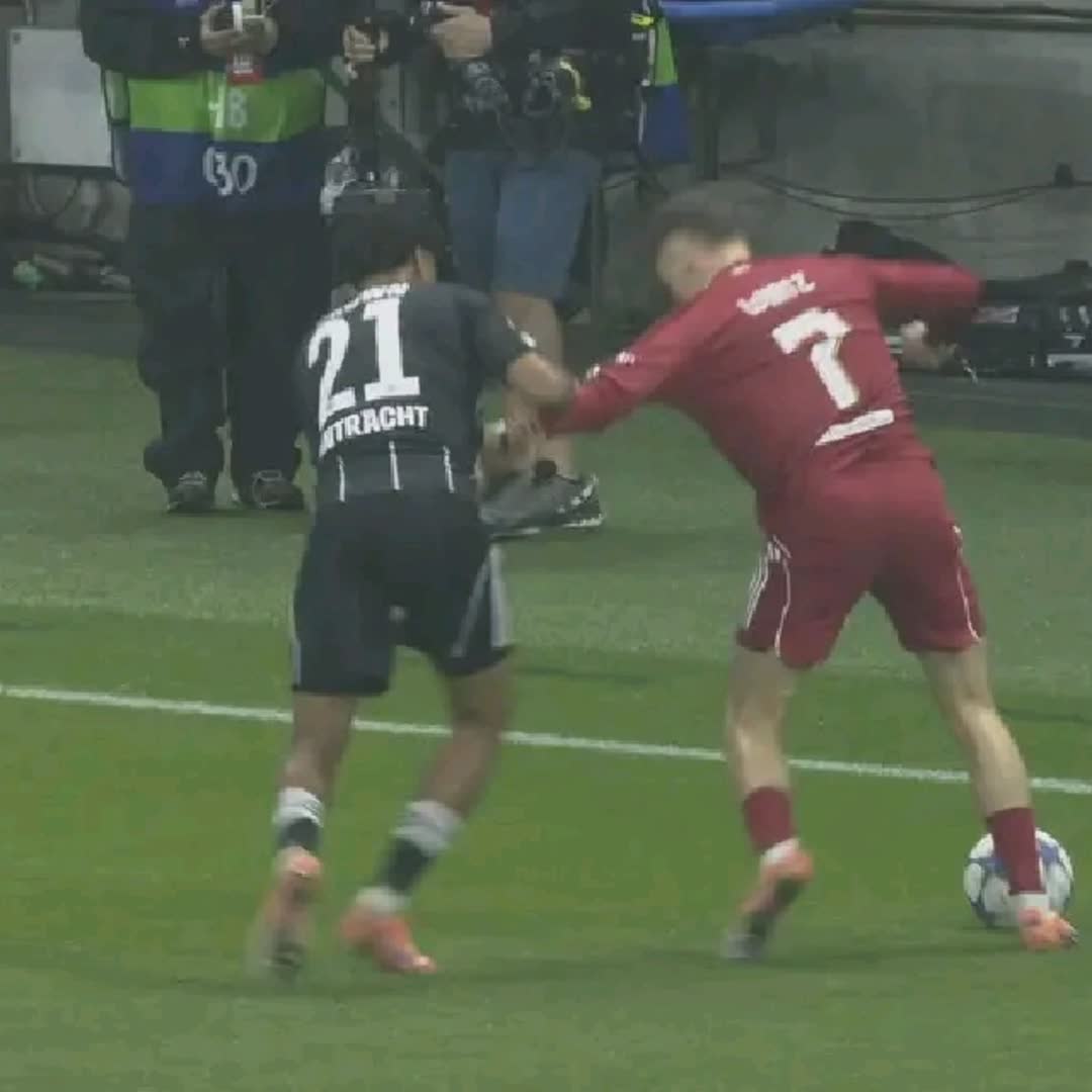Post by Kelvin Terfa: Florian Wirtz lost the ball and Liverpool conceded again… after 4 DEFEATS IN A ROW. 😶‍🌫️ 😄😄😄🤣🤣 @utiuexam4675...