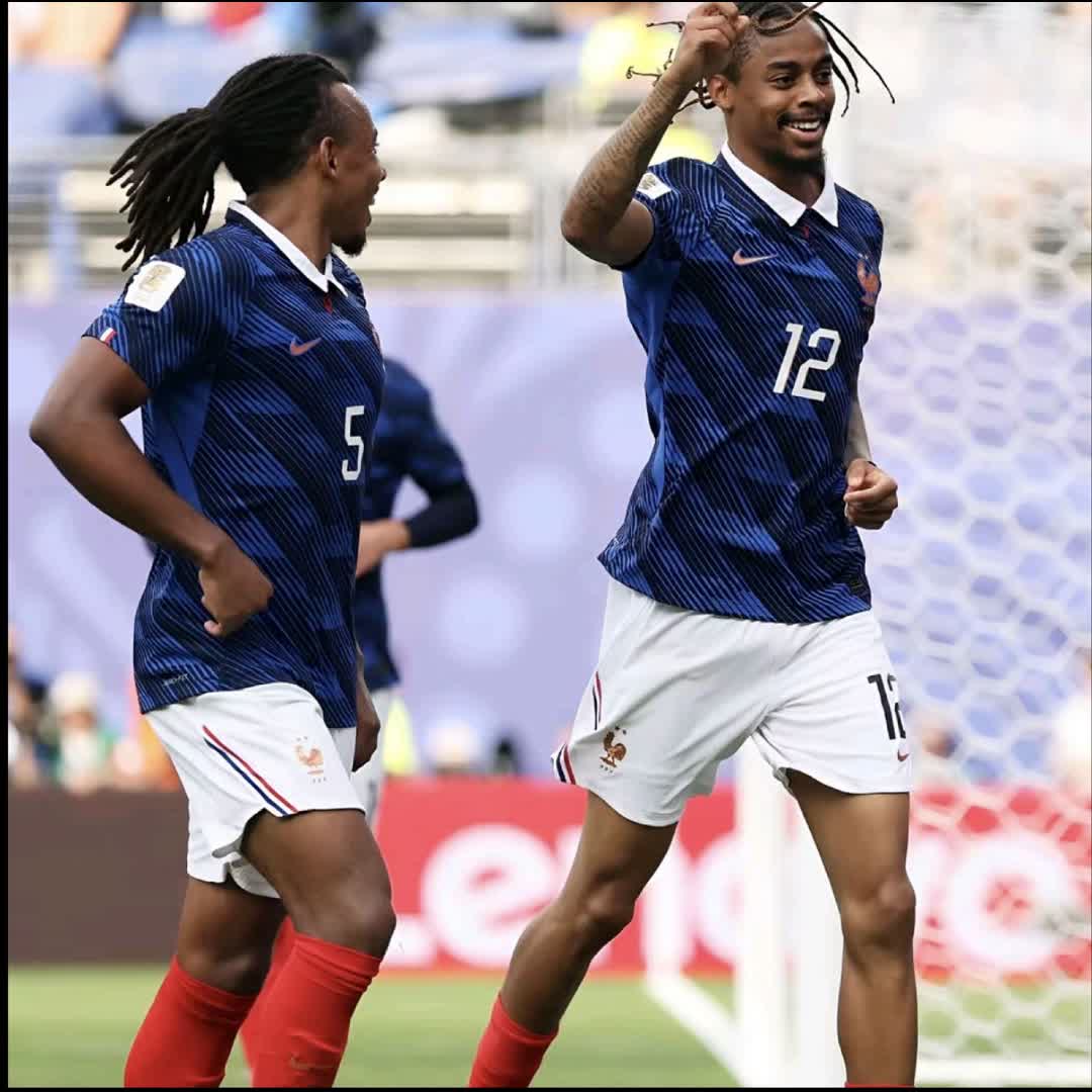 Post by Eric F6: Les Bleus 💙 #buzzer_fan_official #sports #fyp #viral #buzzer #Daily #football #pivale1141 #foryou