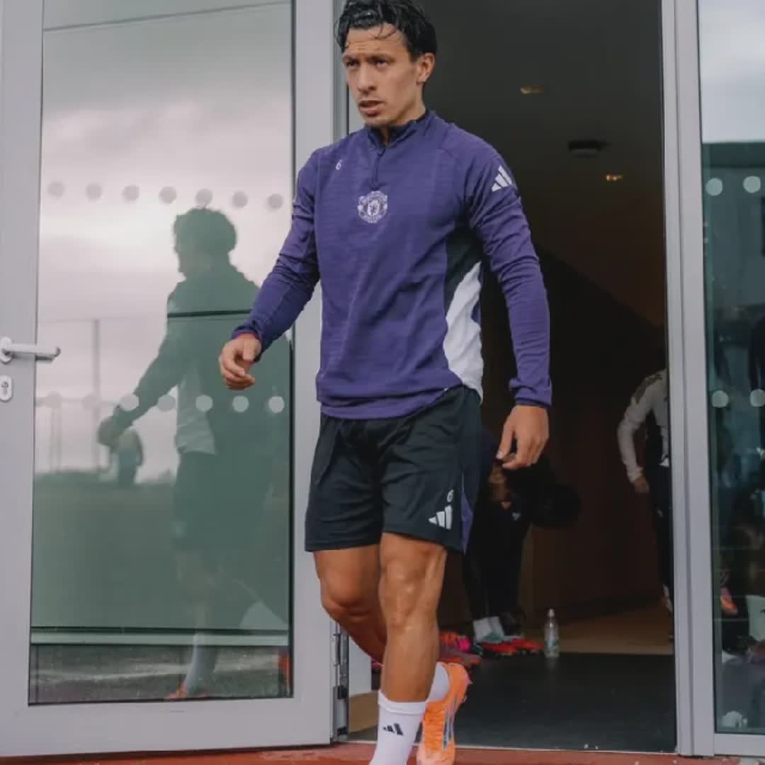 Post by Zakari Salihu: 🚨 𝐁𝐑𝐄𝐀𝐊𝐈𝐍𝐆: Lisandro Martínez return to 𝐟𝐮𝐥𝐥 𝐭𝐞𝐚𝐦 𝐭𝐫𝐚𝐢𝐧𝐢𝐧𝐠 with Man United squad! ❤️🔙...