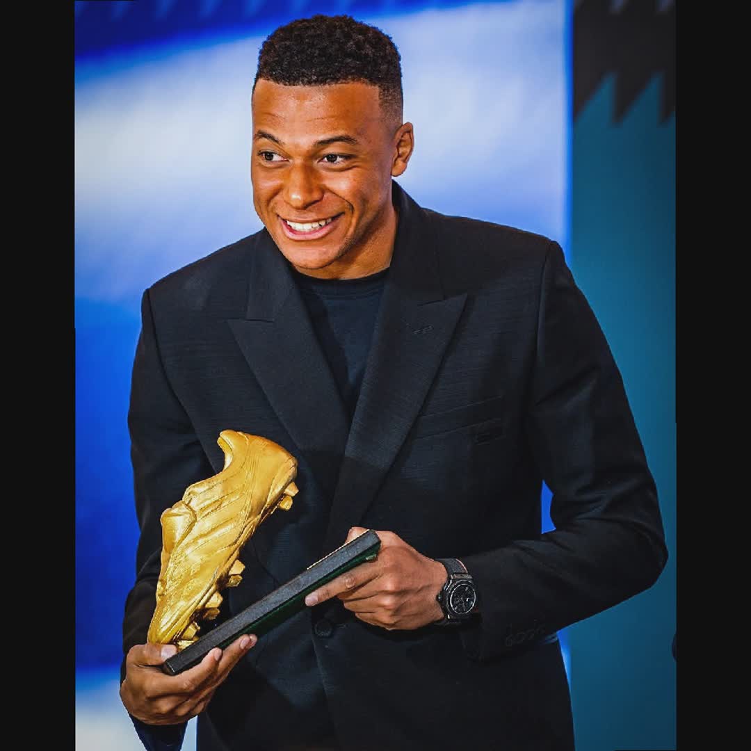 Post by Soccer Fc: #buzzer #Daily #viral #sports #buzzer_fan_official #football #fyp #mbappe #kylian_mbappe #kylianmbappe