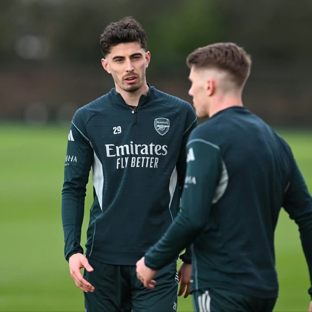 Post by Khalid Yassin: 🚨 𝐁𝐑𝐄𝐀𝐊𝐈𝐍𝐆: Kai Havertz trained with the rest of the Arsenal squad for the first time today. 🔙🤍❤️ #buzzer...