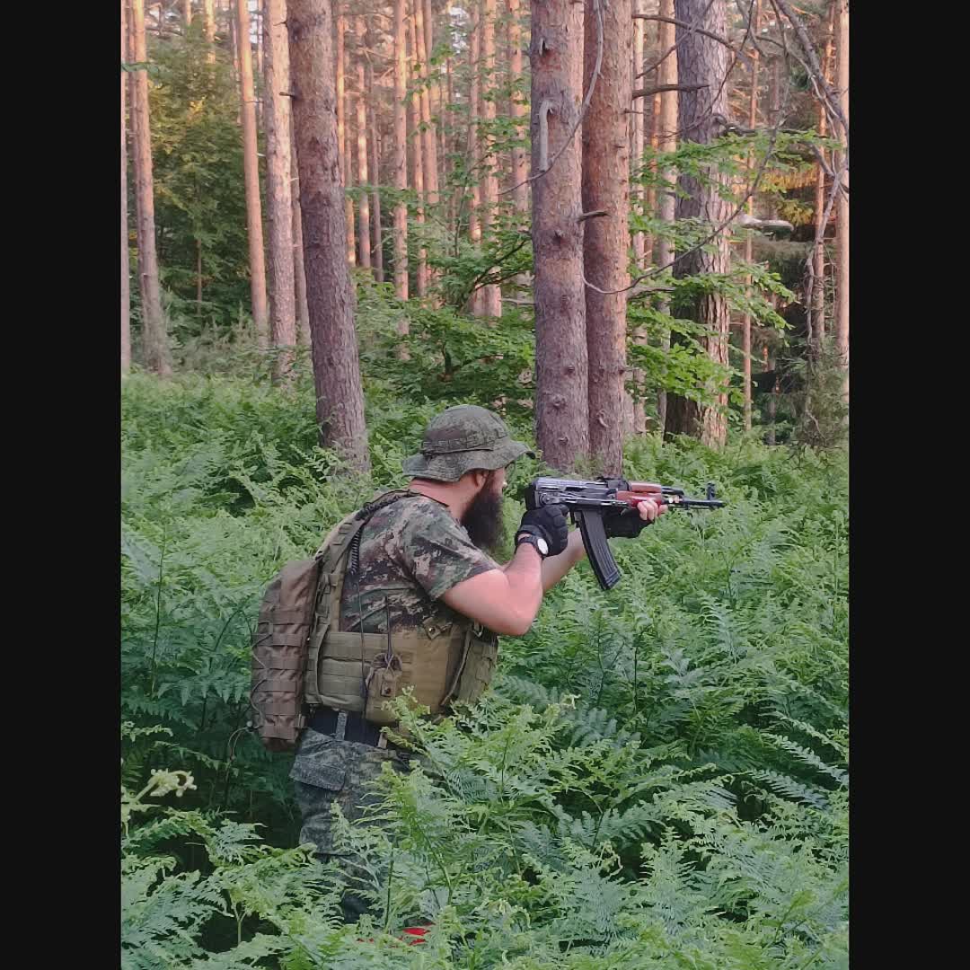 Post by semir rozajac: Hold on,hold on,hold on,wait.... Now - fire 🔥🎯 @ask.gazije #buzzer #airsoft ##fakegun #bosnaihercegovina...