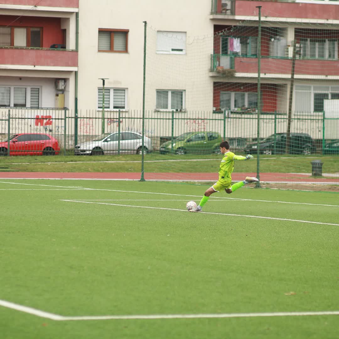 Post by Hamza El Hamza: 🎯 @ibrohodzic1 @fkunis @abgkacademy #buzzer #fyp #viral #Daily #sports #buzzer_fan_official #football #soccer