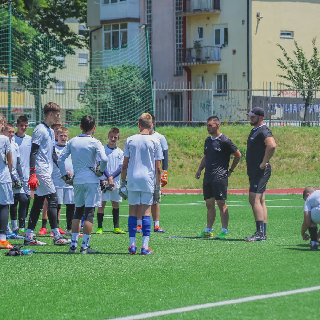 Post by Hamza El Hamza: Abgk🧤 @abgkacademy @ibrohodzic1 @buzzer_fan_official #buzzer #sports #football #Game #viral #Goalkeeper