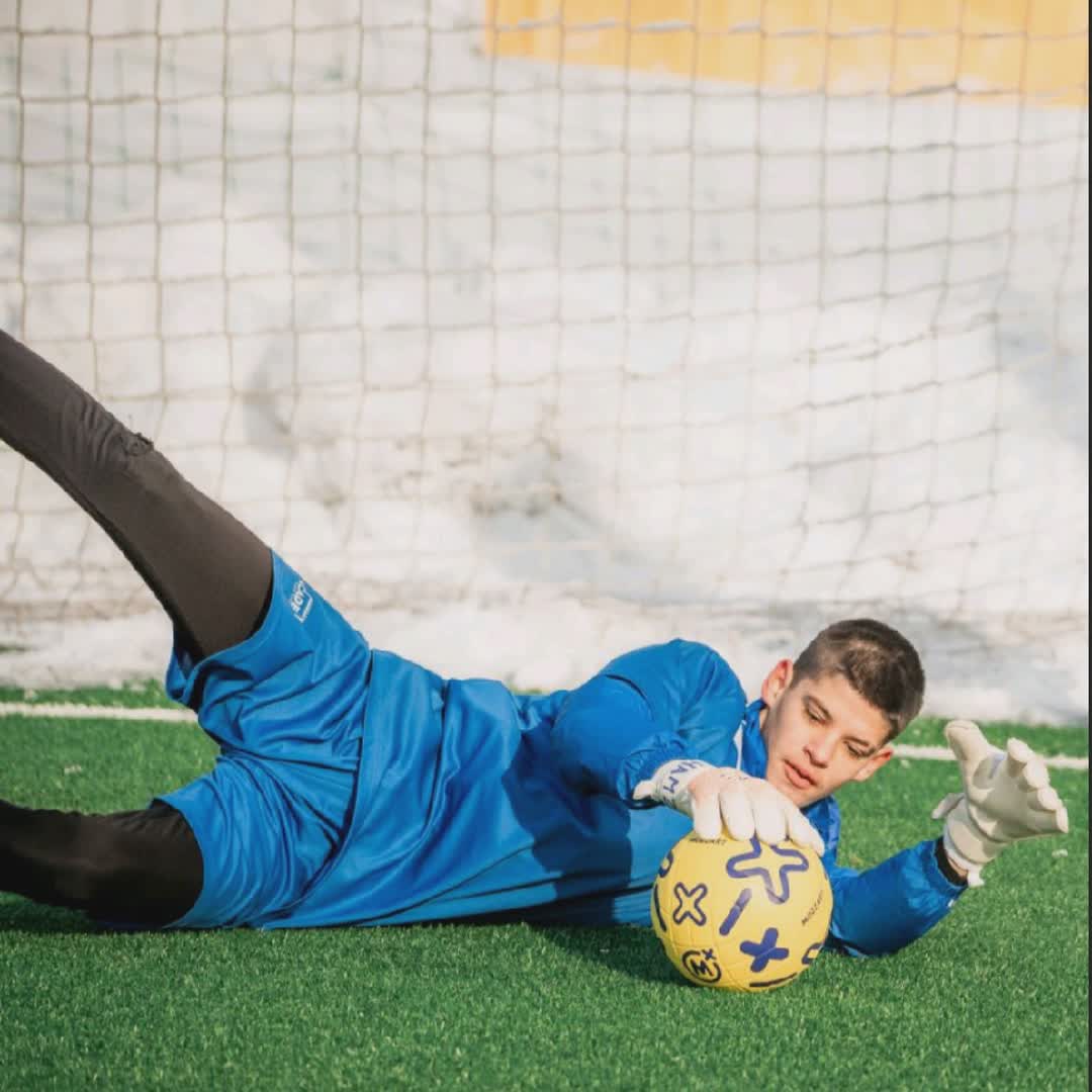Post by Hamza El Hamza: AB🧤 @ibrohodzic1 @abgkacademy #buzzer #fyp #Daily #viral #sports #buzzer_fan_official