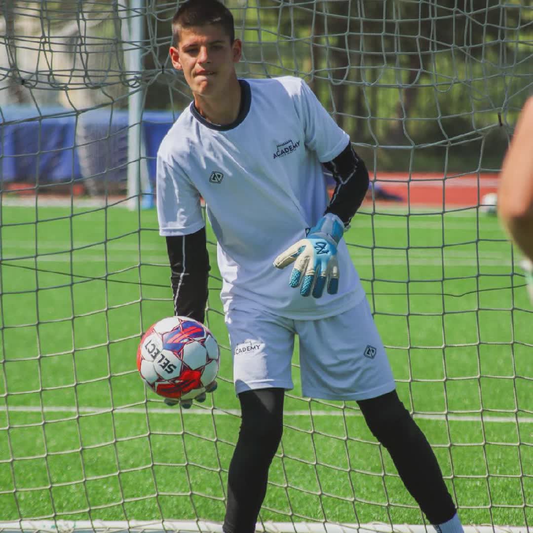 Post by Hamza El Hamza: 📸 @ibrohodzic1 @abgkacademy @buzzer_fan_official #buzzer #fyp #Daily #viral #sports #buzzer_fan_official #football