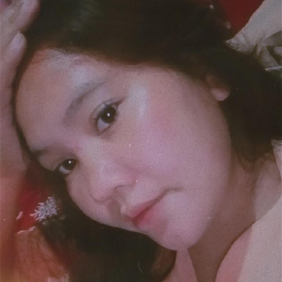 Post by Claire Malaya: At home 🫶