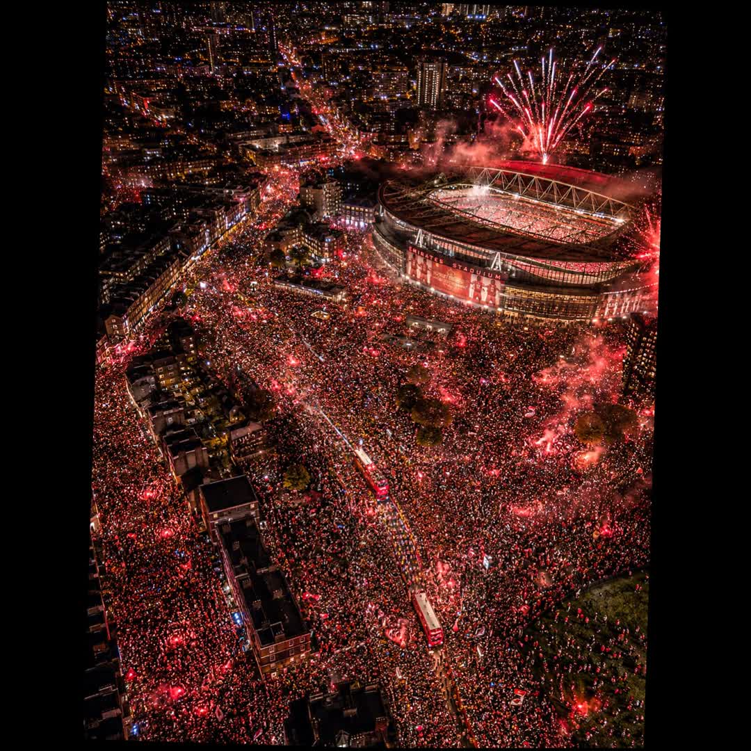 Post by Dege B: London is Red ♥️🍒♥️🍒