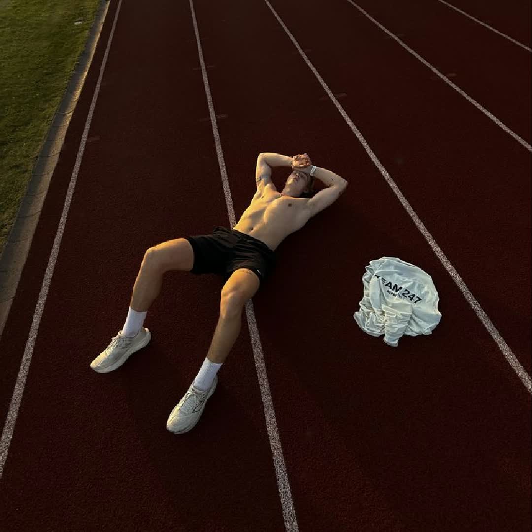 Post by SportsCenter TN: Don't stop when you're tired, stop when you're done.. Leave it all on the track 🛑🏃💨🥇 #running #track #athlete...