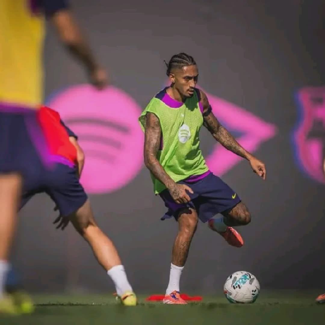 Post by IDAN SPORTS001: 🚨🚨 𝐔𝐏𝐃𝐀𝐓𝐄: Raphinha is in team training also today, ALMOST READY for El Clásico! 💙❤️🇧🇷