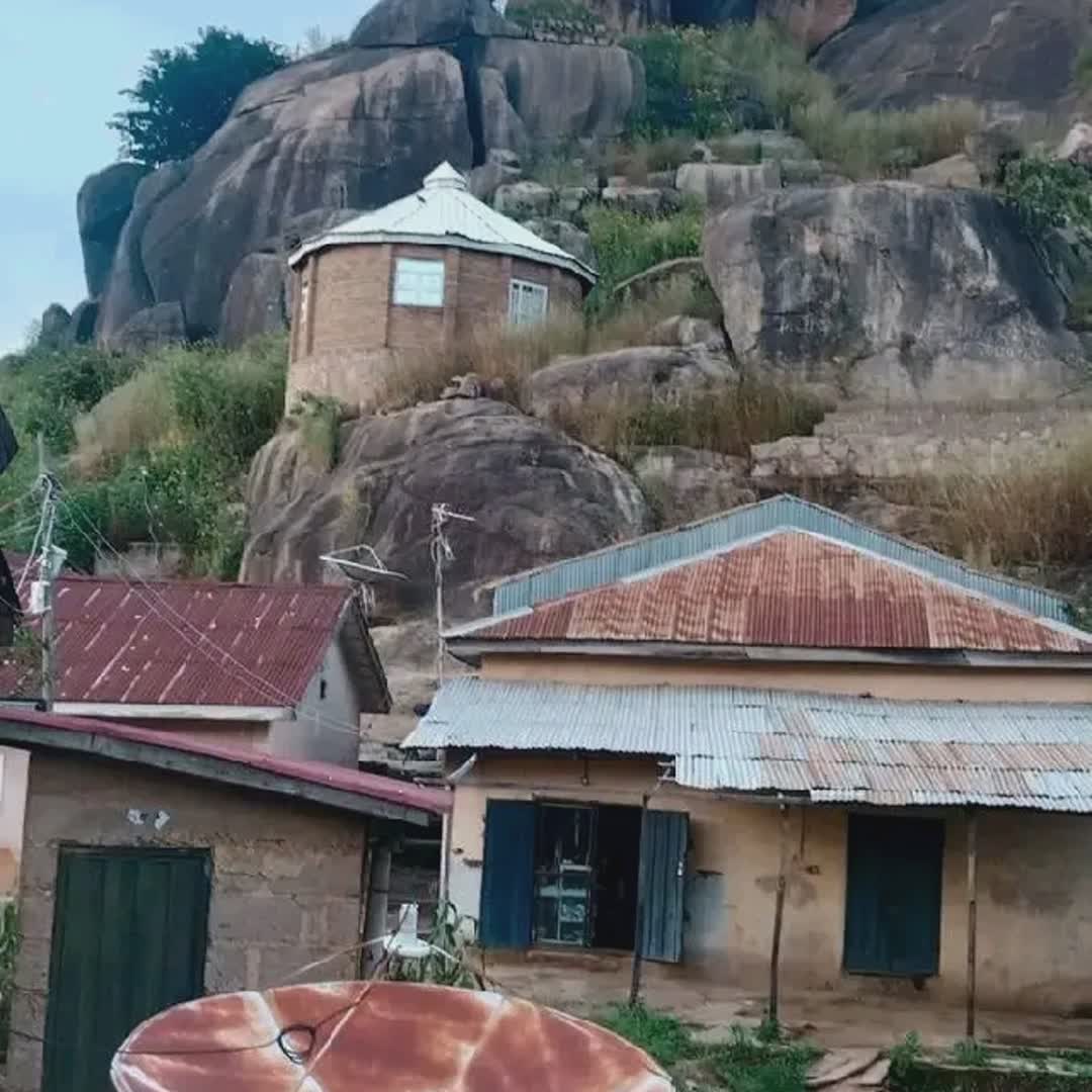 Post by Daniel Williams: Africa is my home i love African the land of peace @kingkns77 @brazenkingdestura @bestfaith249 @faithanitah...