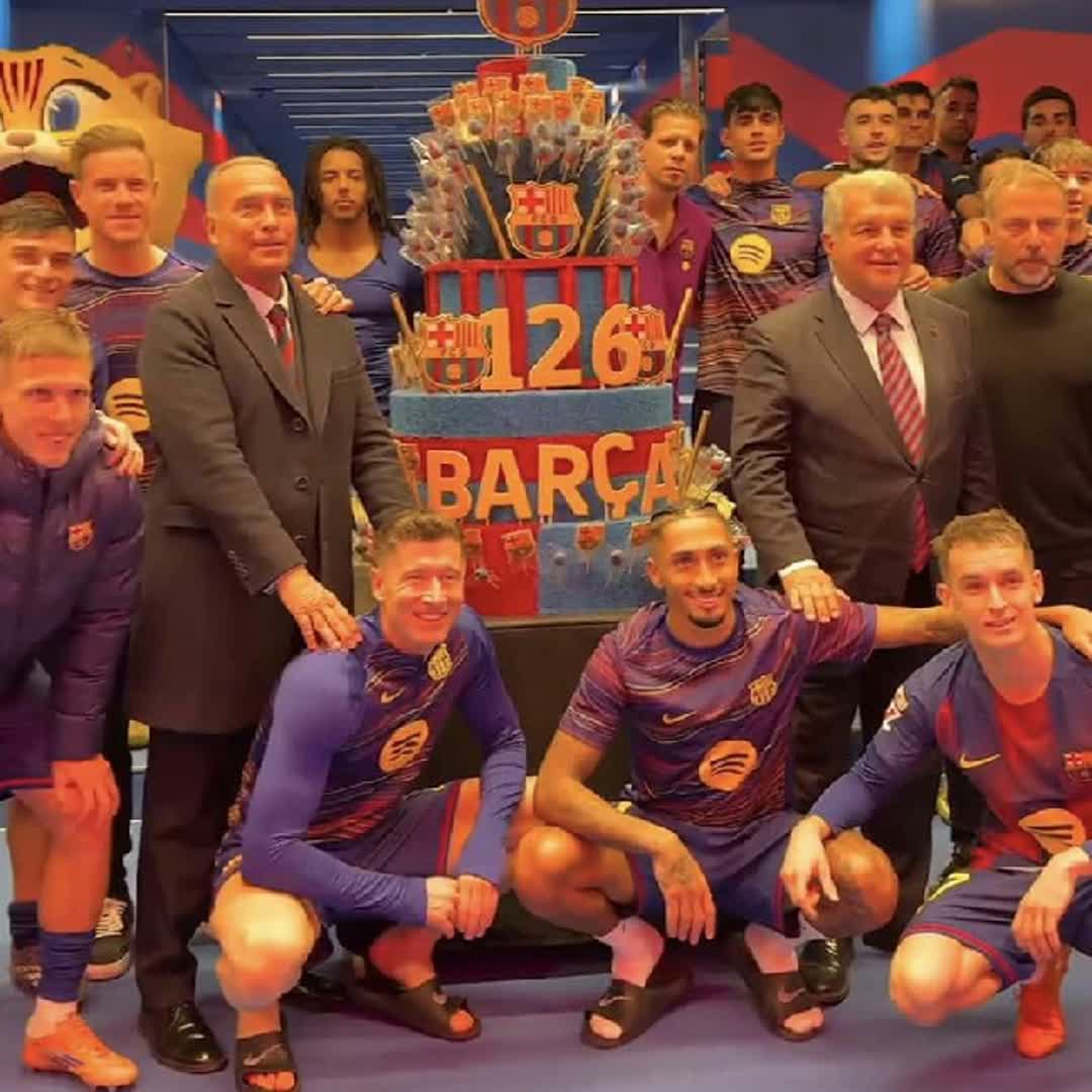 Post by Tejiri becky Otite: 🚨 𝗡𝗘𝗪: The full Barcelona squad posed with a giant cake to celebrate the 126 year anniversary of the club! 🎂...