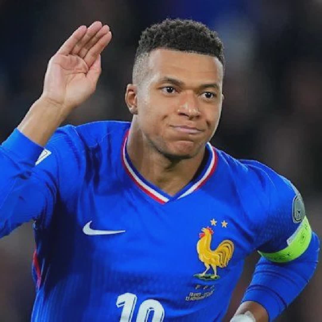 Post by Football Plug: 🚨 𝗕𝗥𝗘𝗔𝗞𝗜𝗡𝗚: Kylian Mbappé is demanding €240 MILLION from PSG. PSG are demanding €180 MILLION from him for...
