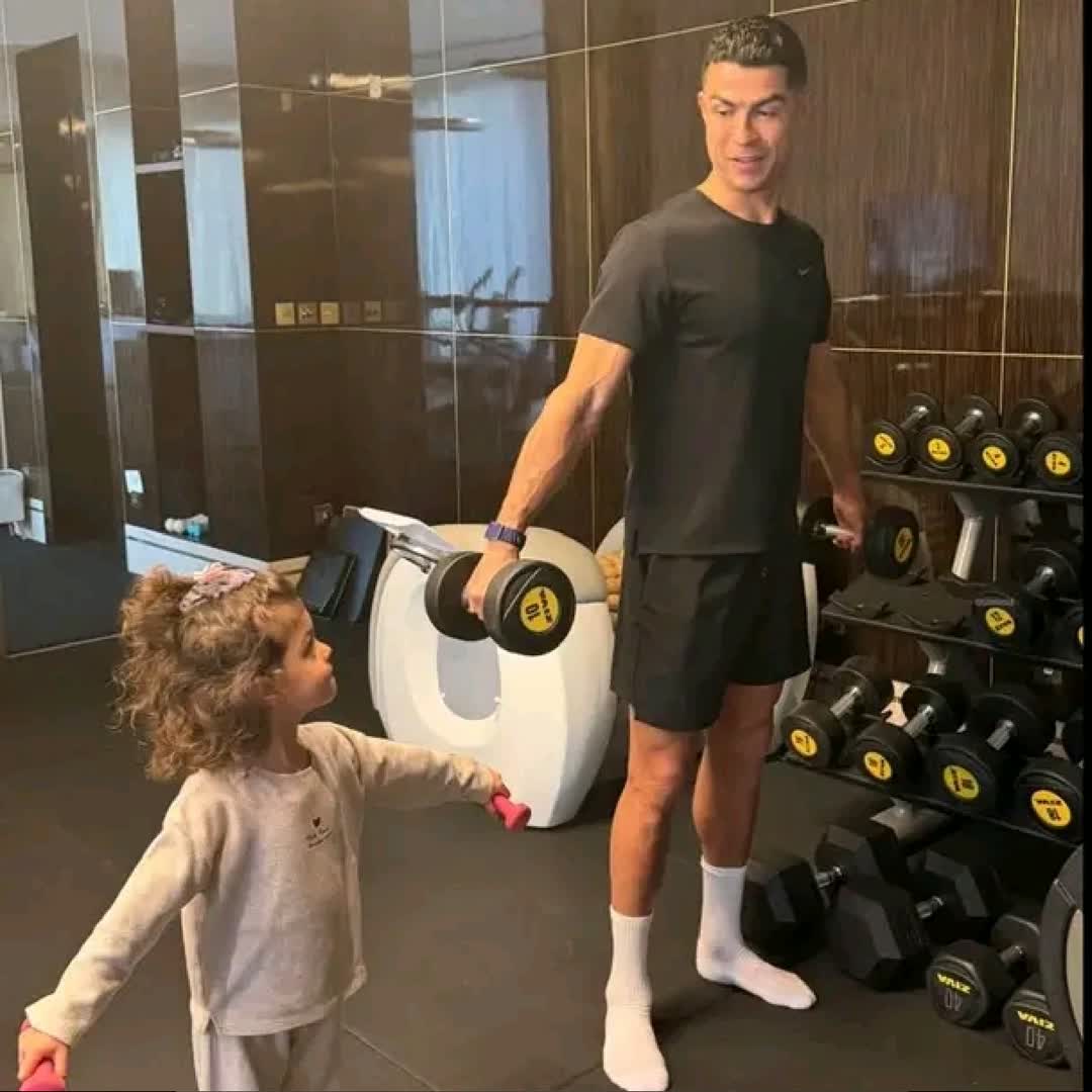 Post by Godswill Onyebuchi: Cristiano and his daughter train together 🥹❤️