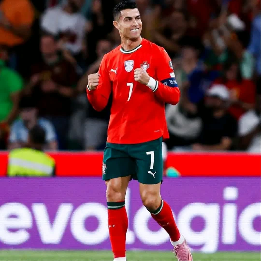 Post by Godswill Onyebuchi: 📊 Cristiano Ronaldo has finished as TOP SCORER in: - 🏴󠁧󠁢󠁥󠁮󠁧󠁿 Premier League - 🇪🇸 La Liga - 🇮🇹 Serie A -...