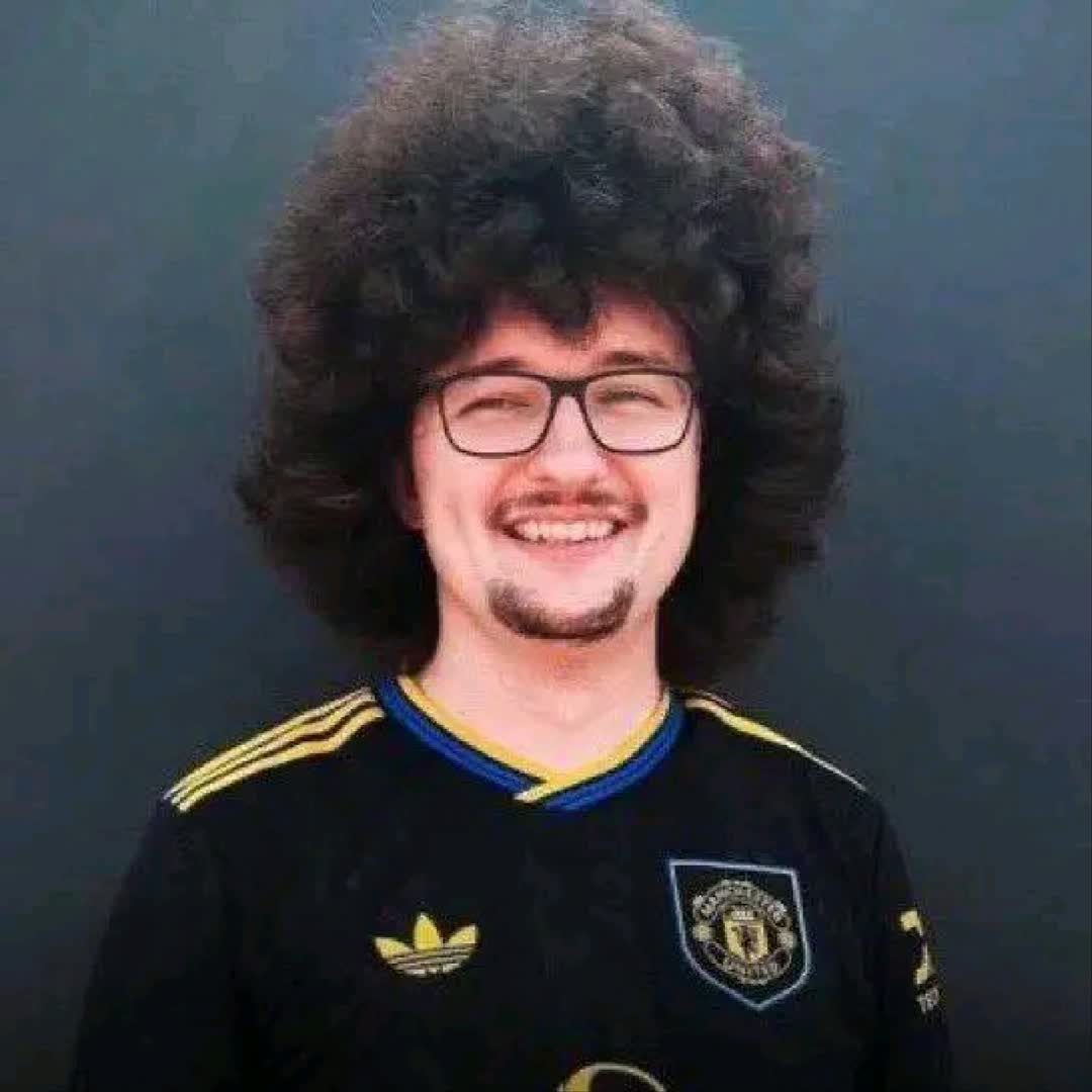 Post by Godswill Onyebuchi: 🚨 Rooney on Man United fan for the haircut: “I'd put him to the other side of the country, he's DOING MY HEAD IN.”...