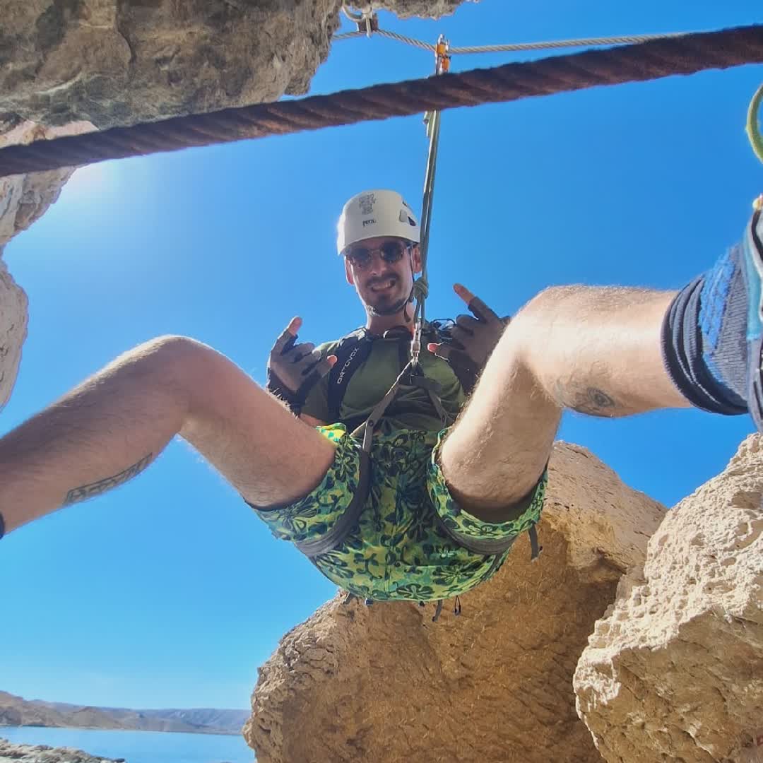 Post by Krešo Novak: OPREMA: kaciga, pojas, rukavice i kupaći 🧚‍♂️